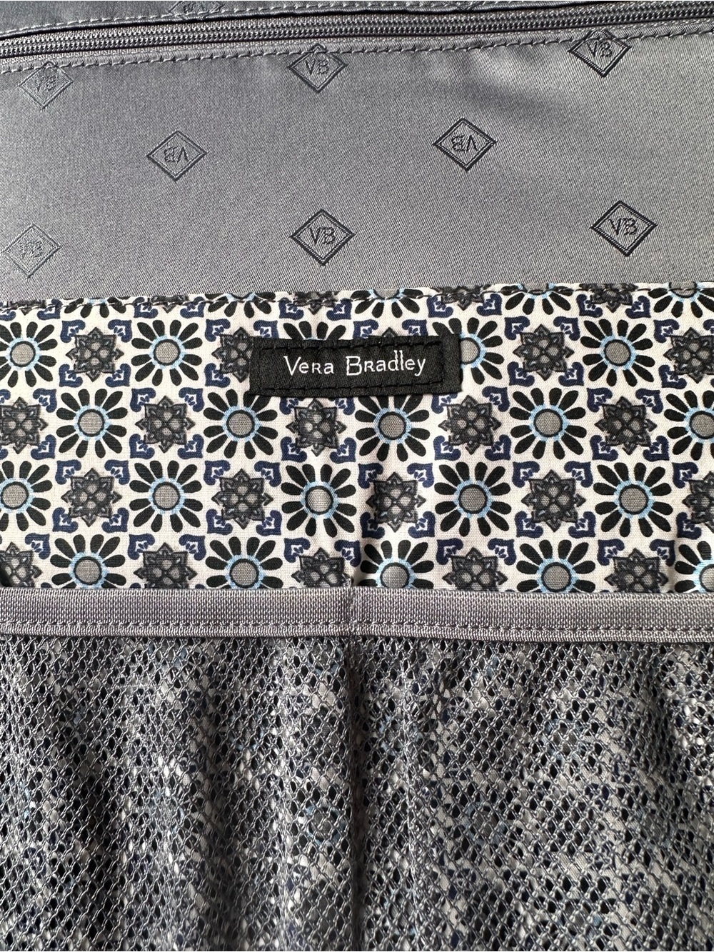 NWOT Vera Bradley Quilted Tablet iPad Organizer Case Charcoal Medallion Print - Picture 6 of 8